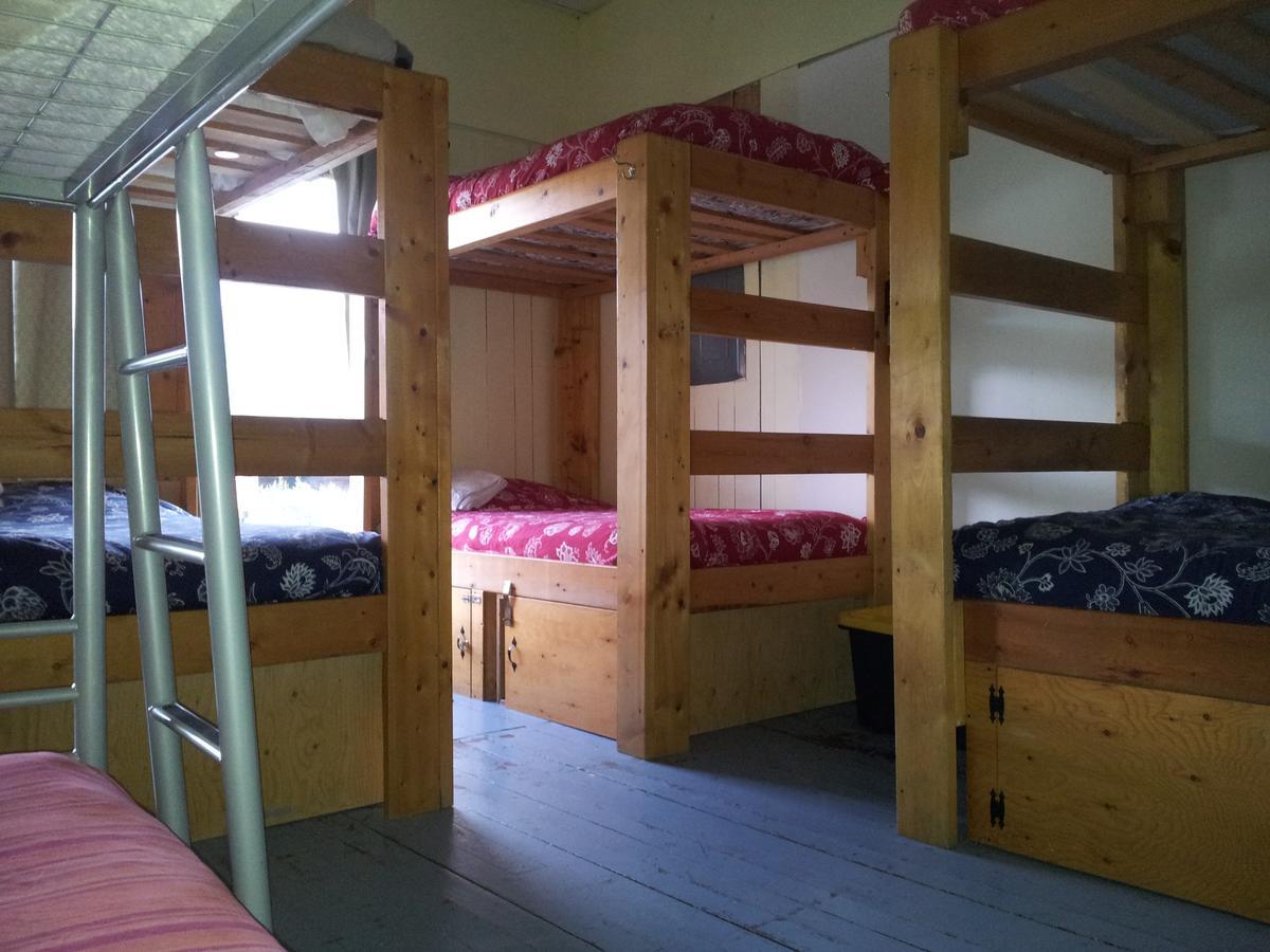 Kicking Horse Backpacker Hostel Golden Dış mekan fotoğraf