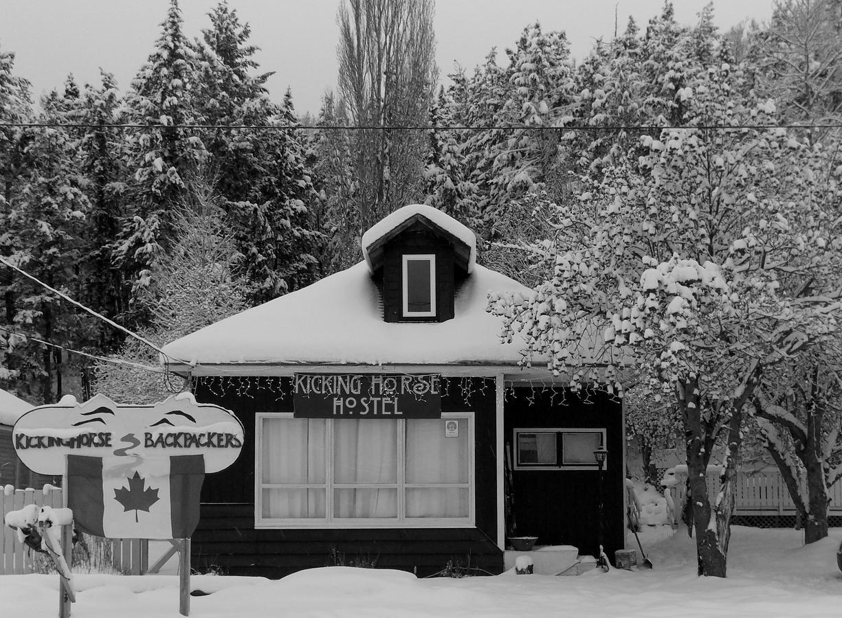 Kicking Horse Backpacker Hostel Golden Dış mekan fotoğraf