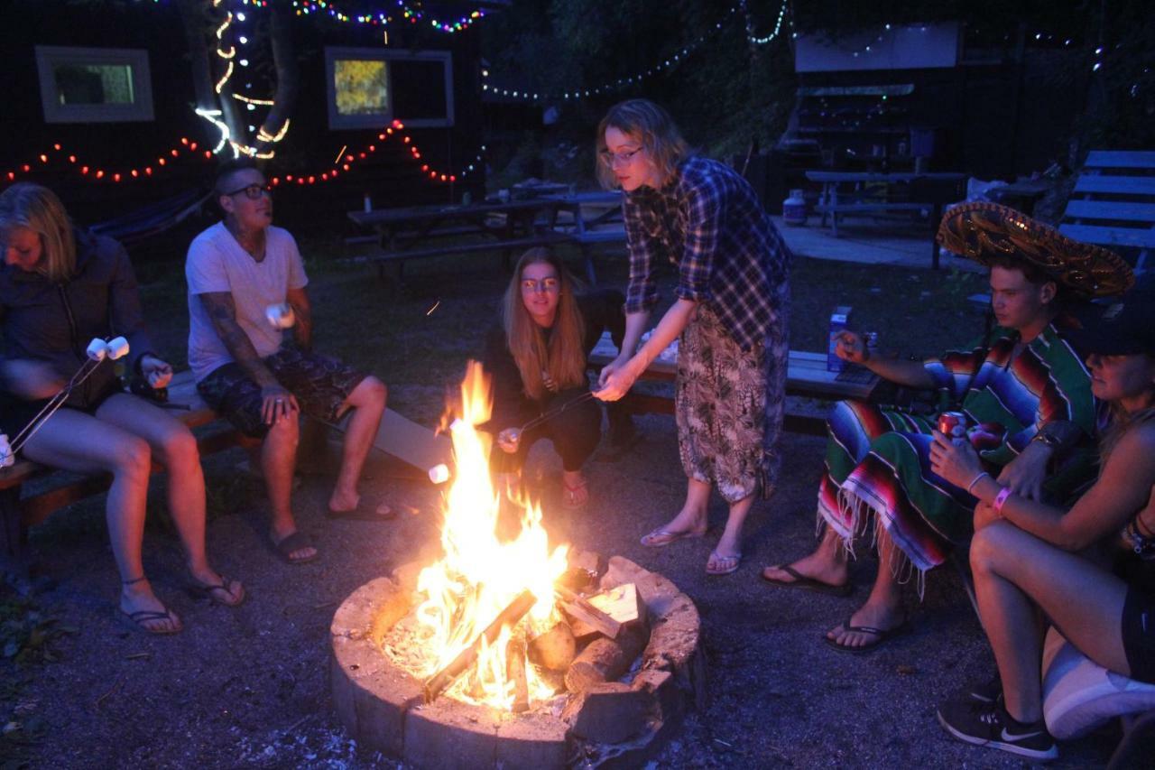 Kicking Horse Backpacker Hostel Golden Dış mekan fotoğraf