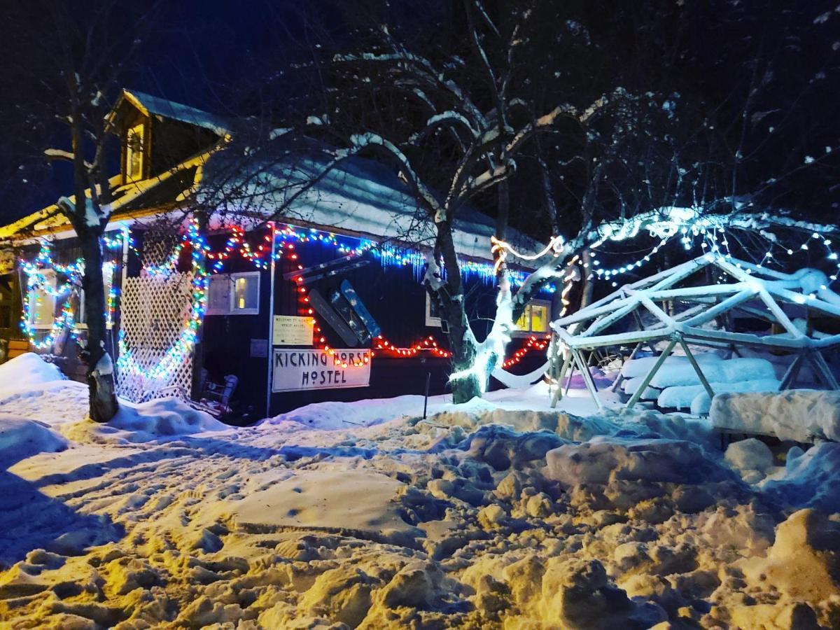 Kicking Horse Backpacker Hostel Golden Dış mekan fotoğraf